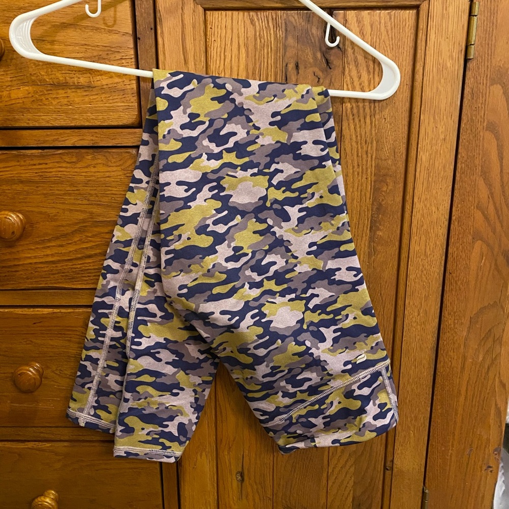 Fabletics purple/green camo set. Size small.